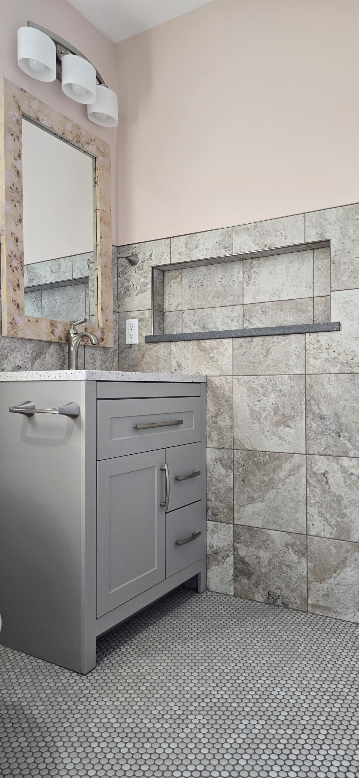 Wall niche-wainscoting